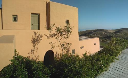 entrance & parking area